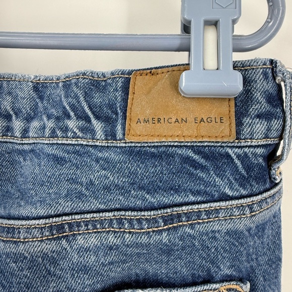American Eagle Outfitters super high-rise, relaxed Blue Jeans 10R - Picture 4 of 12